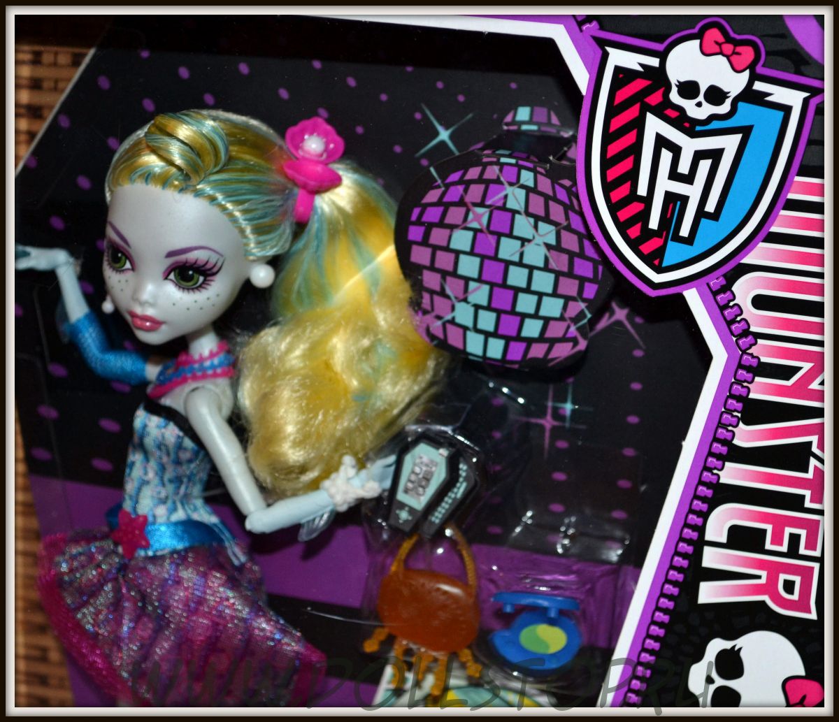 Restaurando Monster High, Tirando a cola do cabelo