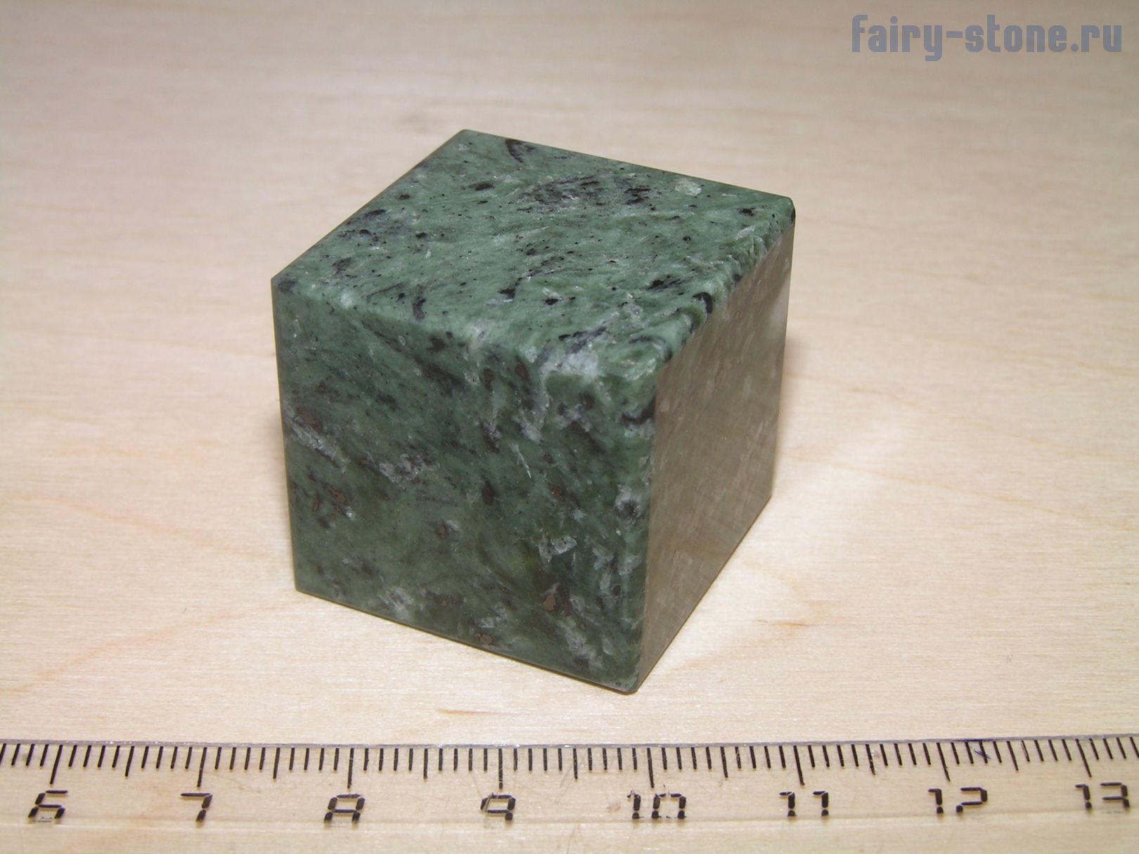 Куб из камня змеевик (серпентинит) (27мм)