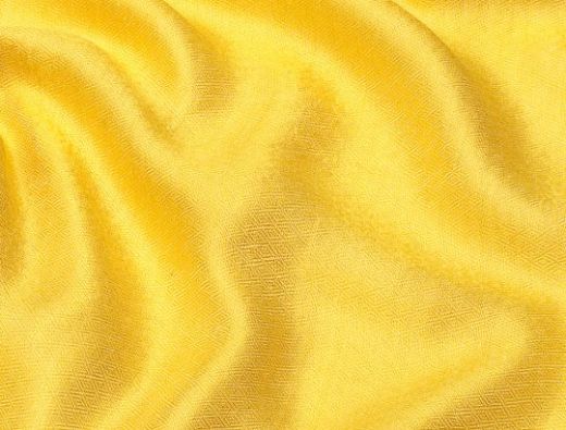 Жёлтый палантин из шелка лимонного оттенка, 1450 руб.