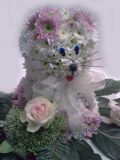 Игрушка из цветов Кошечка
