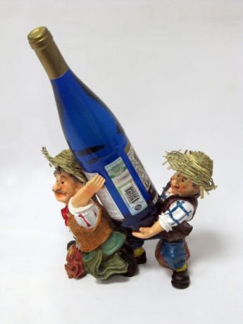 Подставка для вина «Два мужика несут бутылку»