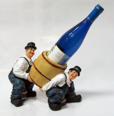 Подставка для вина «Двое пьяниц несут бутылку»