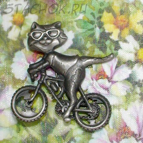 Брошь "Кошечка на велосипеде" под олово