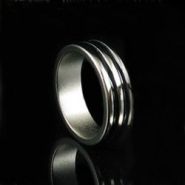 Магнитное кольцо серебро (с двумя чёрными полосками)