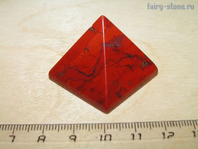 Пирамидка из красной яшмы (27мм)