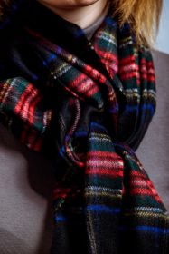 клетчатый кашемировый тёплый шарф (100% драгоценный кашемир) , расцветка Королевский клан Стюартов (черный вариант)  Stewart Black tartan, плотность 7