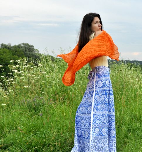Женский шелковый шарф оранжевого цвета Москва