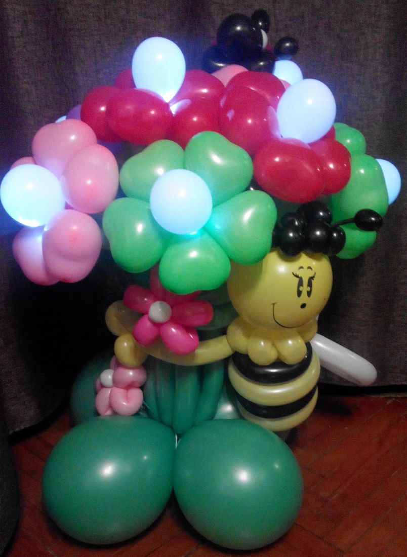 Букет из 7 светящихся цветов с пчёлкой и божьей коровкой