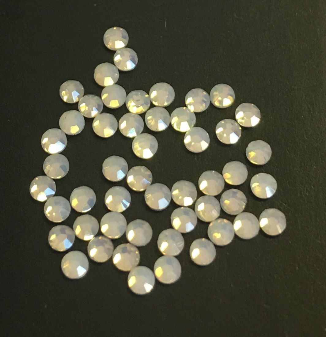 Стразы SS5 стекло плоские (White Opal) уп/50шт