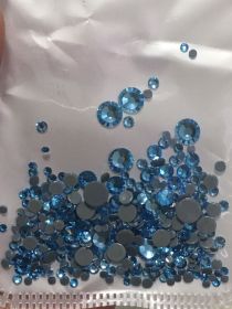 Стразы светло голубые в упаковке 450 шт