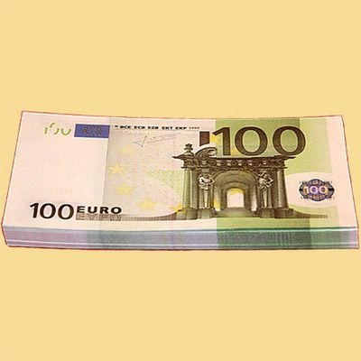 Забавная пачка денег 100 евро