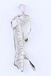 Стильная позолоченная белым золотом брошь "Леди в платье" с кристаллами Сваровски