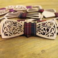Деревянный галстук бабочка