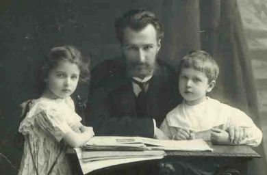 Борис Клавдиевич Кабалевский, Лена Кабалевская, Митя Кабалевский. Санкт-Петербург (1909 г.)