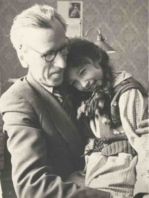 Д.Б. Кабалевский с дочерью Машей (1956 г.)