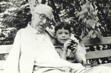 Д.Б. Кабалевский с внуком Олегом (1983 г.)