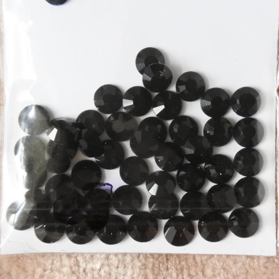Стразы стеклянные клеевые, цвет Черный непрозрачный, SS16, 50 шт/упак