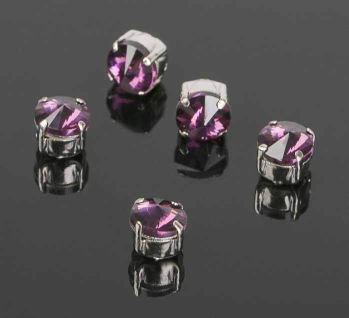 Стразы в серебристых цапах, цвет фиолетовый, 6*6 мм, 5 шт/упак