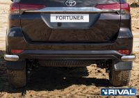 Защита заднего бампера d76 уголки Toyota Fortuner 2017-