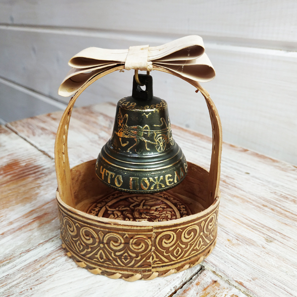 Валдайский колокольчик с гравировкой №4 в корзинке