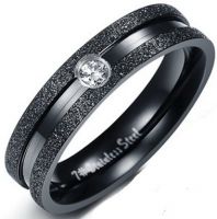 Черное кольцо с алмазной крошкой