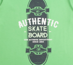Джемпер для мальчика зеленого цвета с рисунком скейта