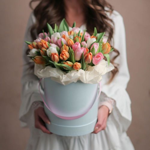Коробка цветов из 51 тюльпана