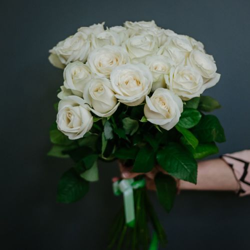 Букет цветов из 25 белых роз