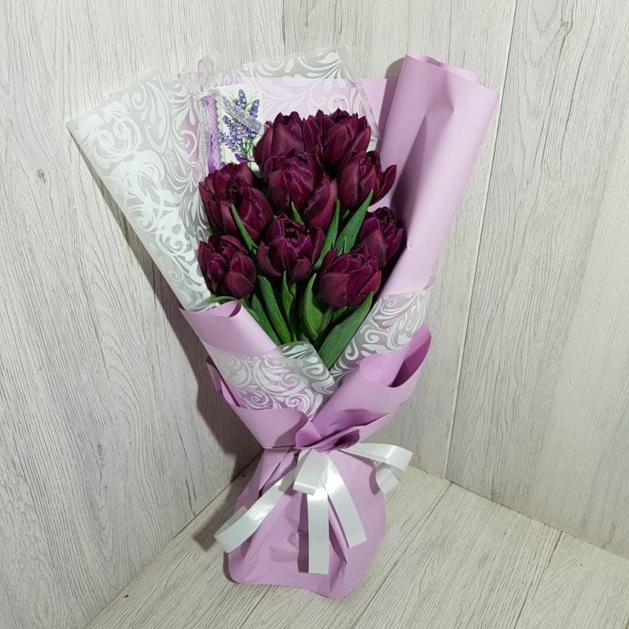 Фиолетовые пионовидные тюльпаны