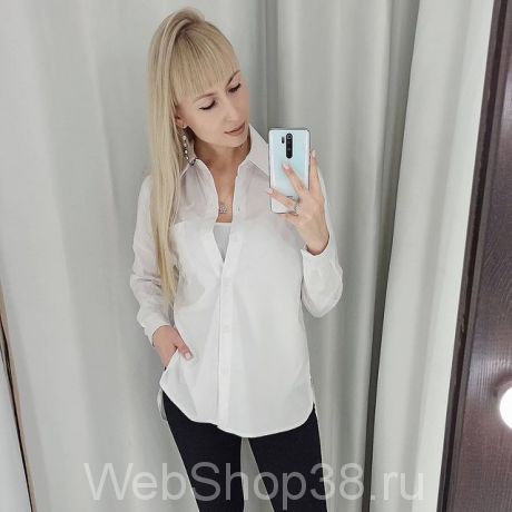 Модная белая рубашка с пуговицами сзади