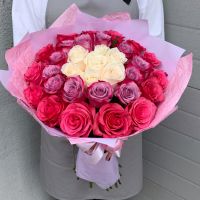 35 роз Эквадор 50 см в красивой упаковке