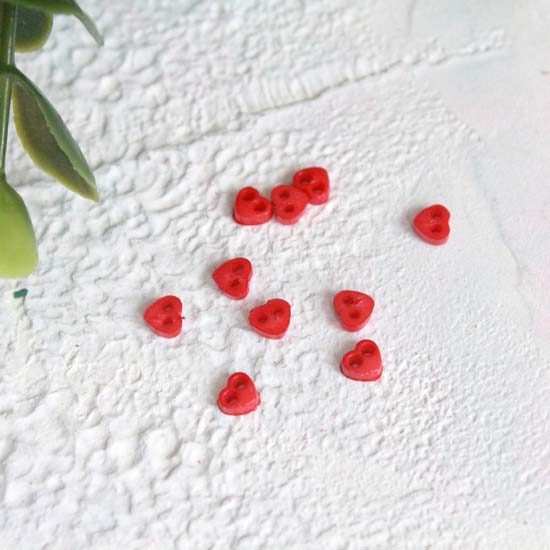 Набор микро пуговиц для творчества - Красные сердечки, 10 шт., 4 мм.