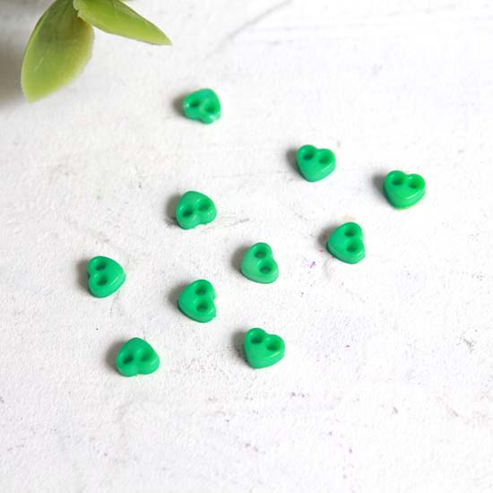 Набор микро пуговиц для творчества - Зеленые сердечки, 10 шт., 4 мм.