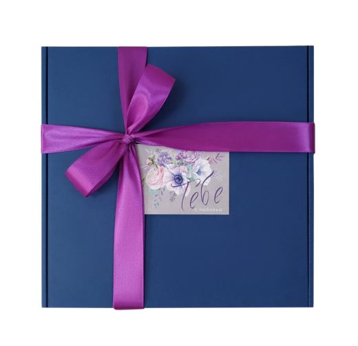 Коробка подарочная, коробка для подарка цвет темно синий 220*220*60 мм с наполнителем тишью и атласной лентой.