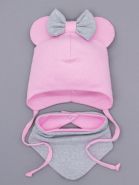 00-0026164  Шапка трикотажная для девочки с ушками на завязках, сверху бант + нагрудник, розовый