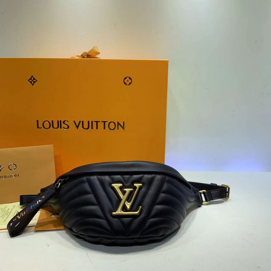 Поясная сумка Louis Vuitton New Wave