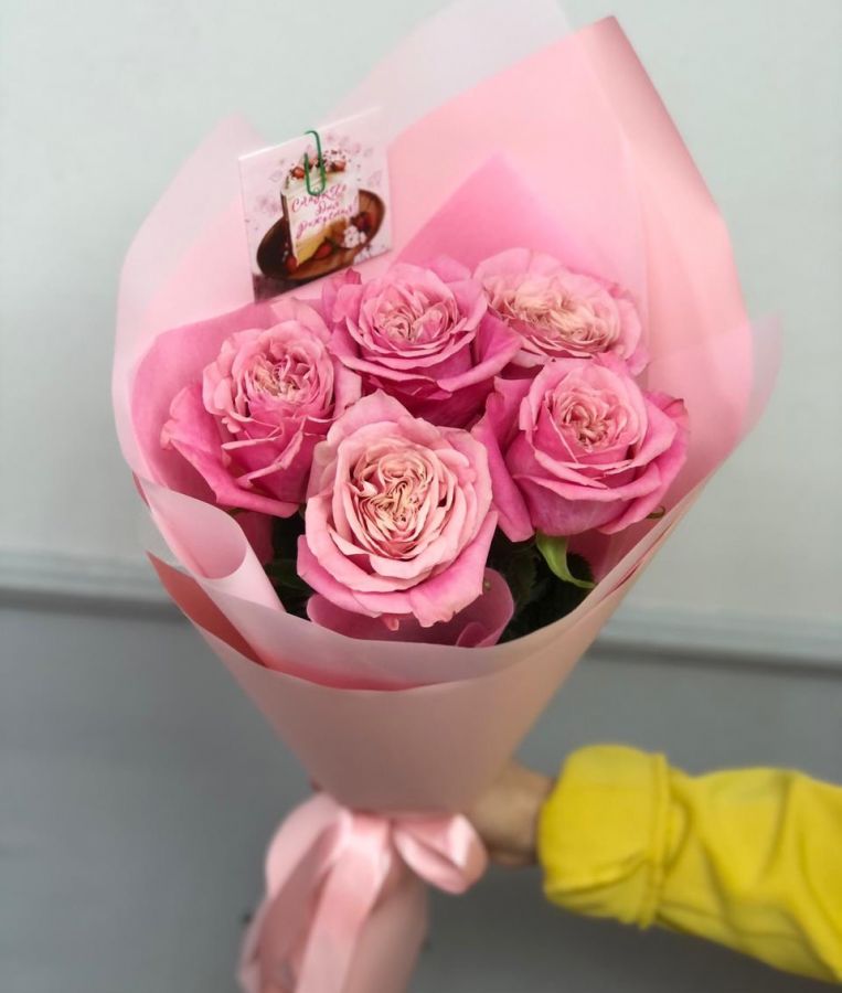 5 пионовидных роз "Pink O'hara" в красивой упаковке