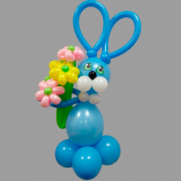 Фигура из шаров зайка голубой с цветами