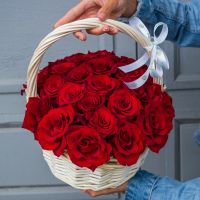 Корзина «25 алых роз»