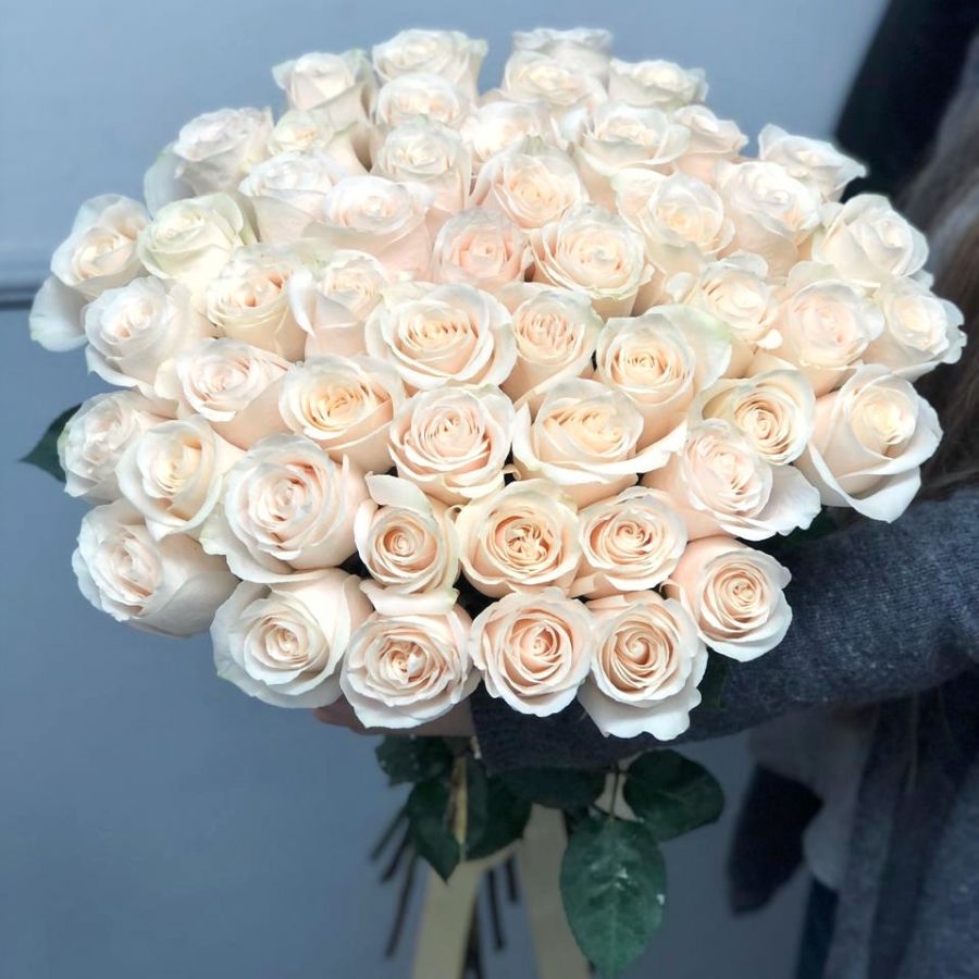 Розы белые 60 см