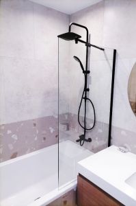 Шторка на ванну Oporto Shower 804В 50x140 стационарная прозрачное стекло, черный матовый