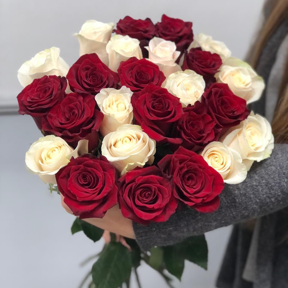 Букет алых роз красивые картинки
