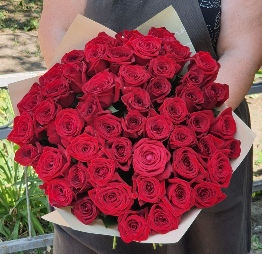 Розы красные 60 см