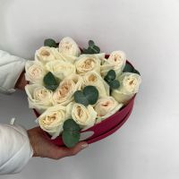 Коробочка "сердце" из белых роз