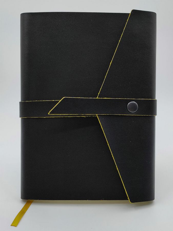 Черно-желтый ежедневник с обложкой из натуральной двусторонней кожи