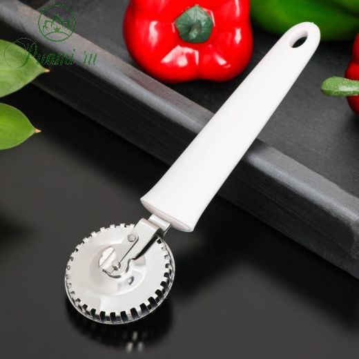 Нож для пиццы и теста Доляна «Сливки», ребристый, цвет белый