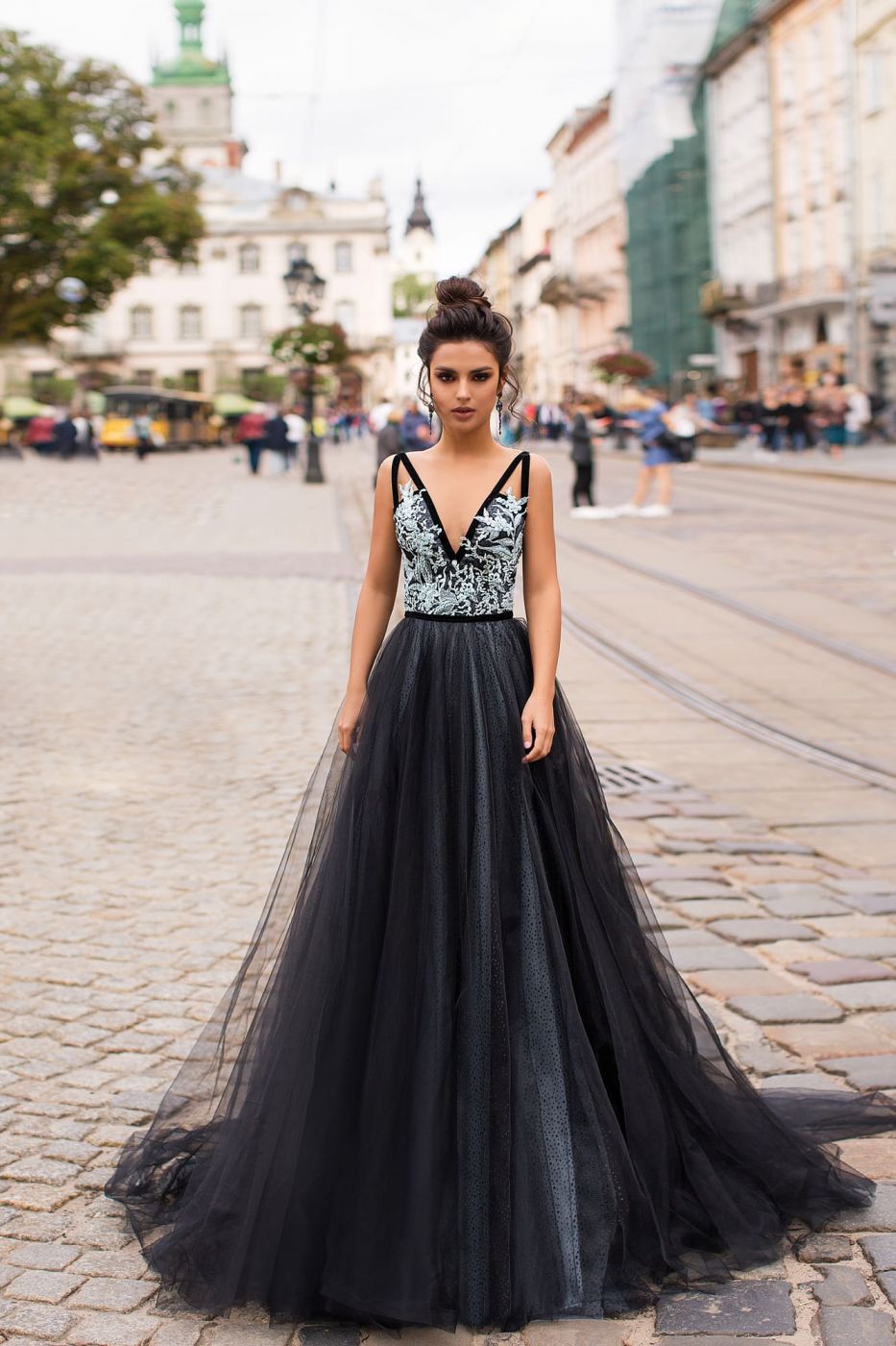 Монохромное черное вечернее платье с многослойной пышной юбкой Арт. 500
