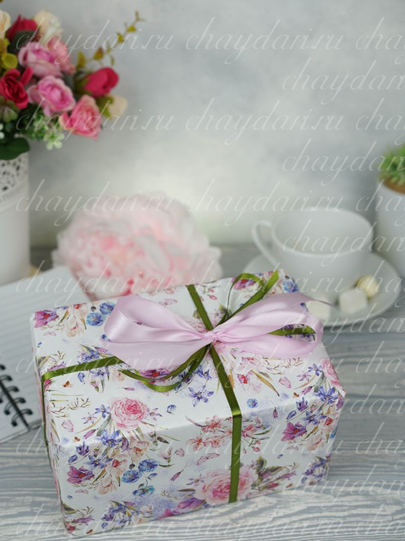 Коробка из чая и сладостей  «Цветочный»