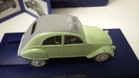 Citroen 2CV  с персонажами из французских комиксов про Тантина