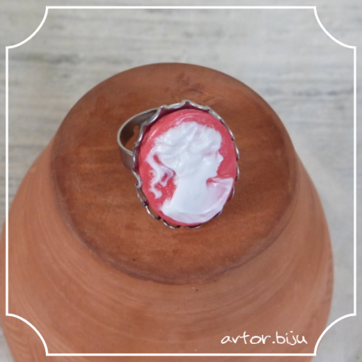 Кольцо с камеей Девушка фон розовый под серебро 18х25
